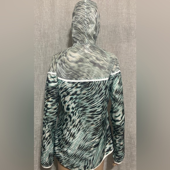 Nike Women's Tech Hyperfuse Windrunner Jacket-MEDIUM-green,black,white - Picture 4 of 12